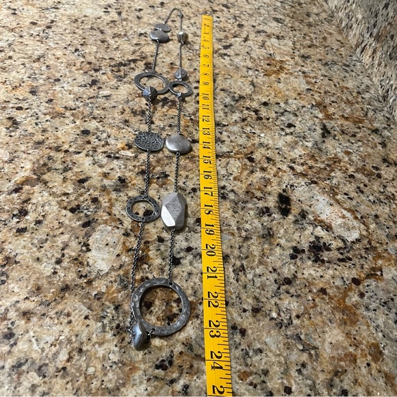 Hammered open circle necklace - Picture 5 of 5